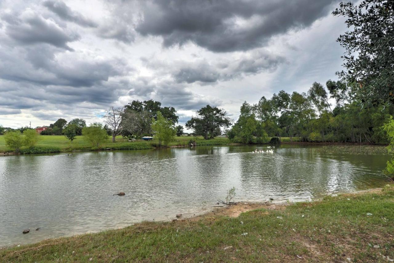 Delightful Carmine Studio On Farm Near Round Top! Bagian luar foto